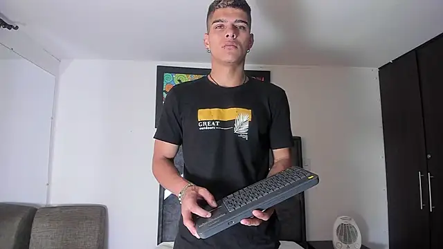 wyatt 3 online show from 10/29/25, 12:18