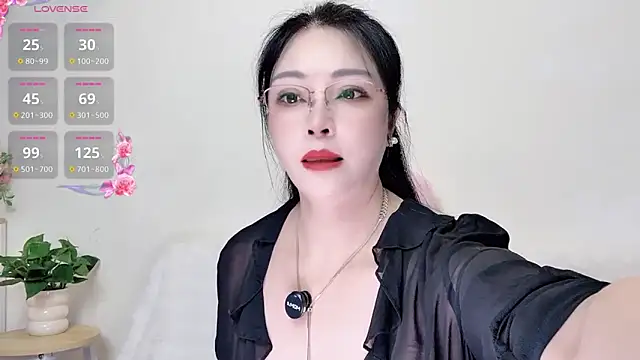Snapshot of Hua_Hua_0 chatting on 09/09/25, 08:25 Hua Hua 0 online show from 09/09/25, 08:25