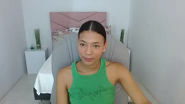 SarayVega  online show from 09/13/25, 06:51