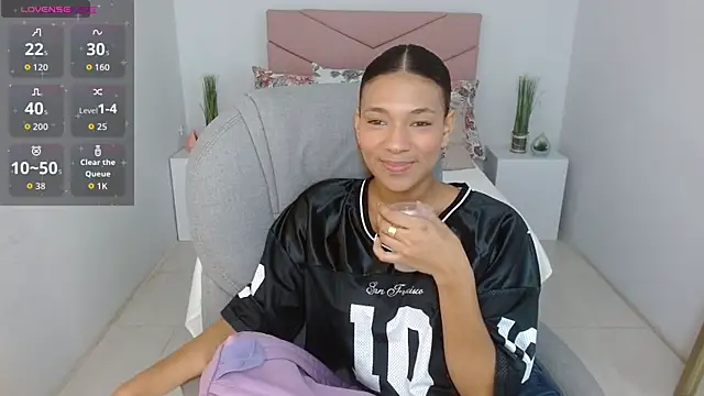 SarayVega  online show from 10/23/25, 07:12