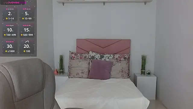 SarayVega  online show from 10/29/25, 07:26