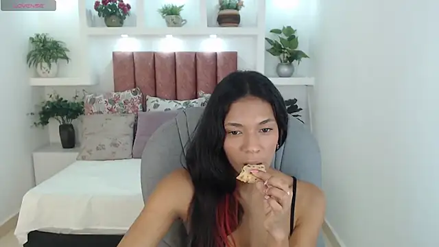 SarayVega  online show from 11/10/25, 08:19