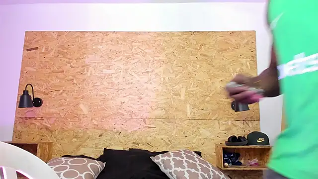 Snapshot of santiblack7 chatting on 10/14/25, 07:36 santiblack7 online show from 10/14/25, 07:36