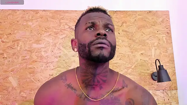 Snapshot of santiblack7 chatting on 10/16/25, 06:31 santiblack7 online show from 10/16/25, 06:31