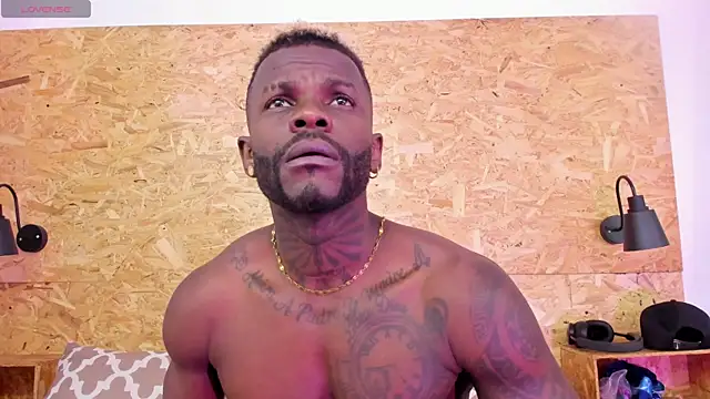 Snapshot of santiblack7 chatting on 10/20/25, 07:36 santiblack7 online show from 10/20/25, 07:36