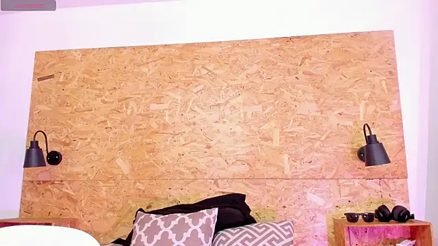 Snapshot of santiblack7 chatting on 10/21/25, 07:25 santiblack7 online show from 10/21/25, 07:25