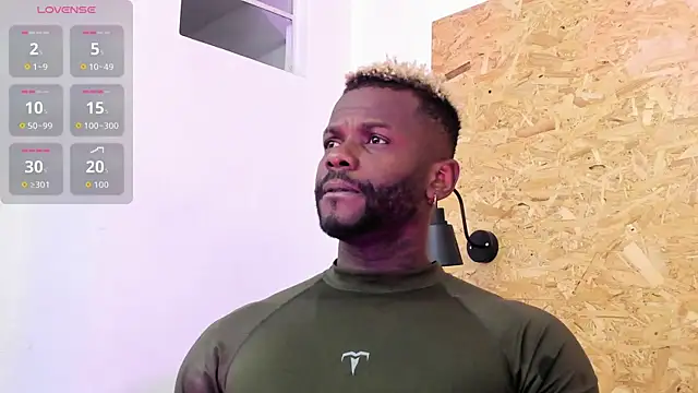 Snapshot of santiblack7 chatting on 10/24/25, 08:16 santiblack7 online show from 10/24/25, 08:16