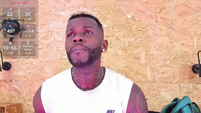 Snapshot of santiblack7 chatting on 11/12/25, 01:17 santiblack7 online show from 11/12/25, 01:17