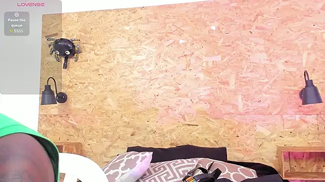 Snapshot of santiblack7 chatting on 11/13/25, 01:37 santiblack7 online show from 11/13/25, 01:37