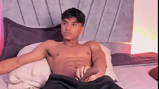 Snapshot of ZYZZ1312 chatting on 11/04/25, 03:22 ZYZZ1312 online show from 11/04/25, 03:22