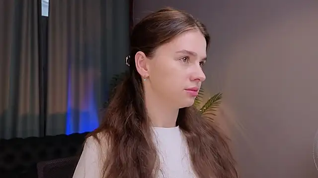 Olivia Farrell online show from 09/26/25, 12:31