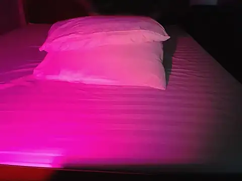 Snapshot of ahoa_Tk chatting on 10/20/25, 05:19 ahoa Tk online show from 10/20/25, 05:19