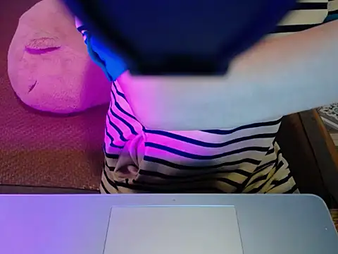 Snapshot of ahoa_Tk chatting on 11/13/25, 05:50 ahoa Tk online show from 11/13/25, 05:50