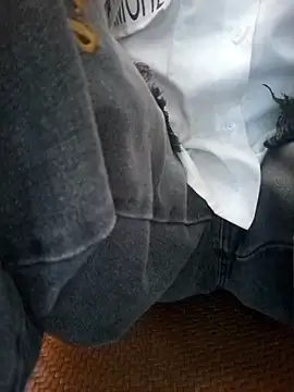 Snapshot of ahoa_Tk chatting on 11/14/25, 05:06 ahoa Tk online show from 11/14/25, 05:06