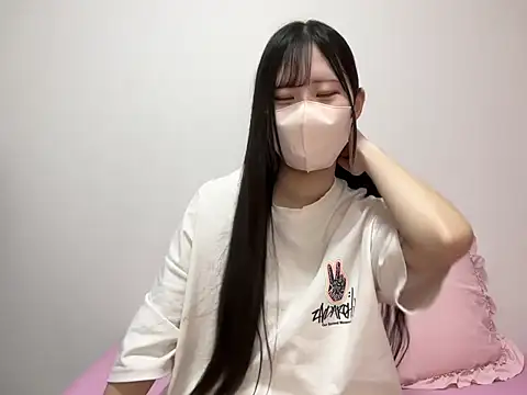 Snapshot of noa_uxu chatting on 10/14/25, 10:05 noa uxu online show from 10/14/25, 10:05