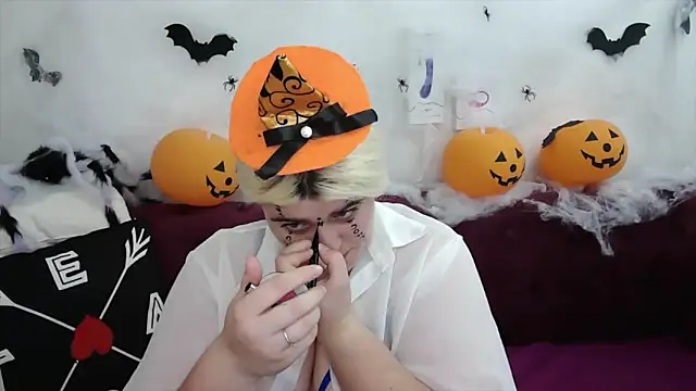 Amber Monro online show from 10/30/25, 04:03