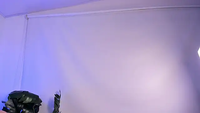 Snapshot of Nicolle_Evanss_ chatting on 09/10/25, 04:23 Nicolle Evanss online show from 09/10/25, 04:23