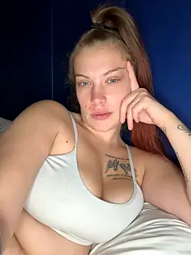 Snapshot of LittleRedMilf chatting on 09/17/25, 09:27 LittleRedMilf online show from 09/17/25, 09:27