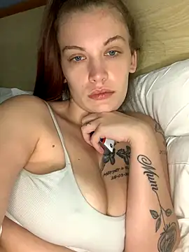 Snapshot of LittleRedMilf chatting on 09/28/25, 12:21 LittleRedMilf online show from 09/28/25, 12:21