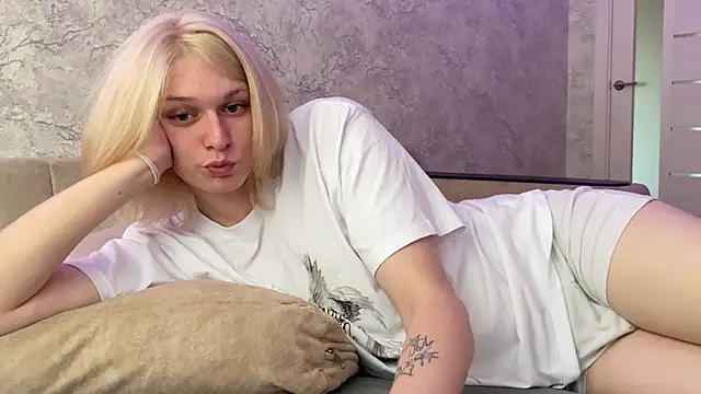 evelina228 online show from 10/17/25, 07:11