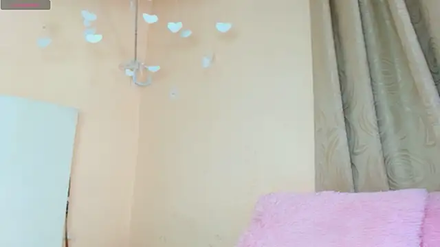 Snapshot of celeste_chic chatting on 09/17/25, 03:57 celeste chic online show from 09/17/25, 03:57