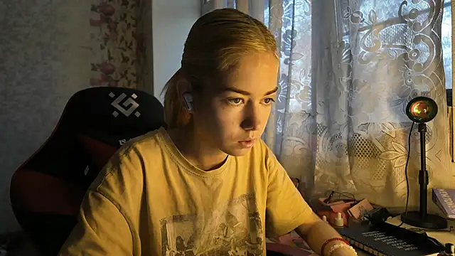 Witching Moon online show from 10/31/25, 07:31