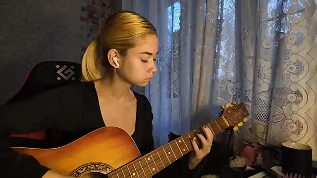 Witching Moon online show from 11/04/25, 07:29