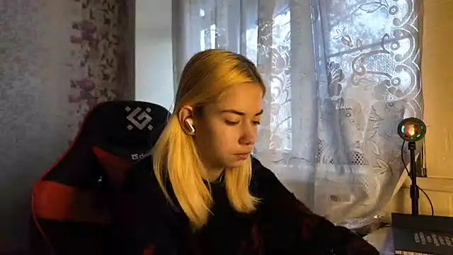 Witching Moon online show from 11/10/25, 07:40