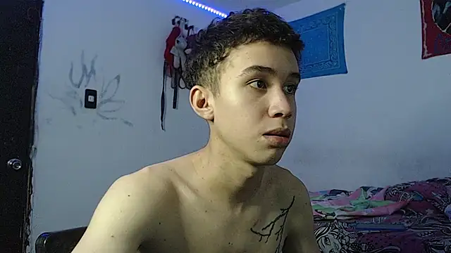 Snapshot of whiteboy69902 chatting on 10/21/25, 06:19 whiteboy69902 online show from 10/21/25, 06:19