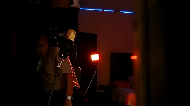 AlphaMasterXxx online show from 11/18/25, 08:24