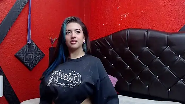 MaviceMur online show from 11/19/25, 10:10