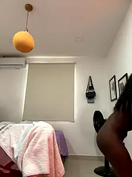 Snapshot of EmilyKisx chatting on 09/29/25, 02:00 EmilyKisx online show from 09/29/25, 02:00