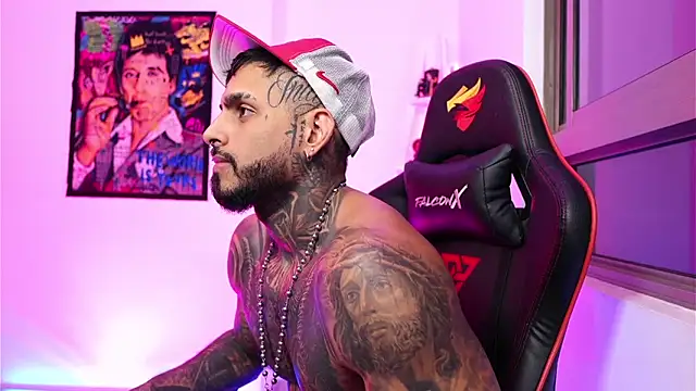 logan hugh8 online show from 10/18/25, 02:58