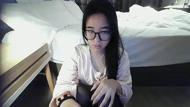 luluya1314 online show from 10/25/25, 08:11