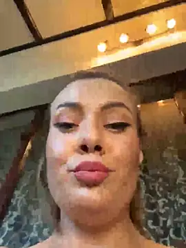 emmasweett11 online show from 10/20/25, 01:00