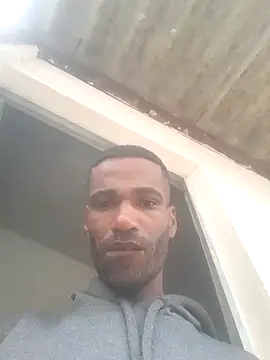 Snapshot of negrobrazil92 chatting on 10/22/25, 11:10 negrobrazil92 online show from 10/22/25, 11:10