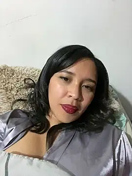 Snapshot of Esmeraldagh_ chatting on 09/18/25, 02:57 Esmeraldagh online show from 09/18/25, 02:57
