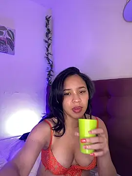Snapshot of Esmeraldagh_ chatting on 09/20/25, 03:35 Esmeraldagh online show from 09/20/25, 03:35