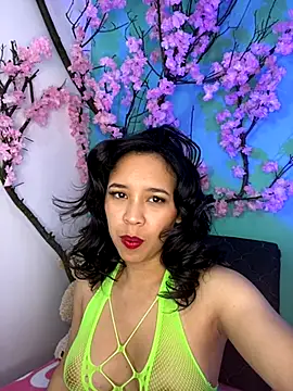 Snapshot of Esmeraldagh_ chatting on 10/03/25, 10:56 Esmeraldagh online show from 10/03/25, 10:56