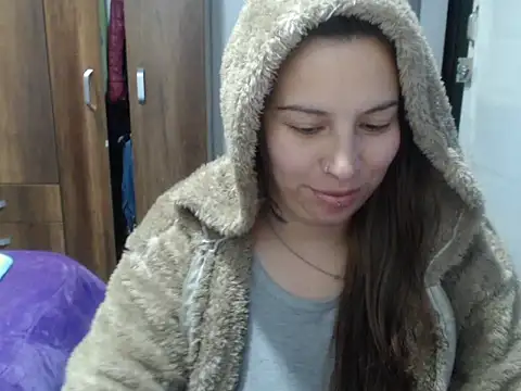 Snapshot of cloequeen15 chatting on 10/23/25, 08:07 cloequeen15 online show from 10/23/25, 08:07