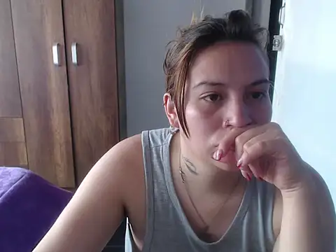 Snapshot of cloequeen15 chatting on 10/24/25, 03:41 cloequeen15 online show from 10/24/25, 03:41