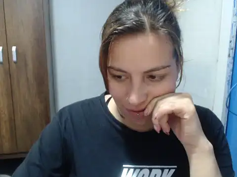 Snapshot of cloequeen15 chatting on 11/12/25, 06:41 cloequeen15 online show from 11/12/25, 06:41