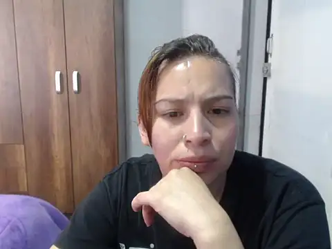 Snapshot of cloequeen15 chatting on 11/13/25, 12:48 cloequeen15 online show from 11/13/25, 12:48