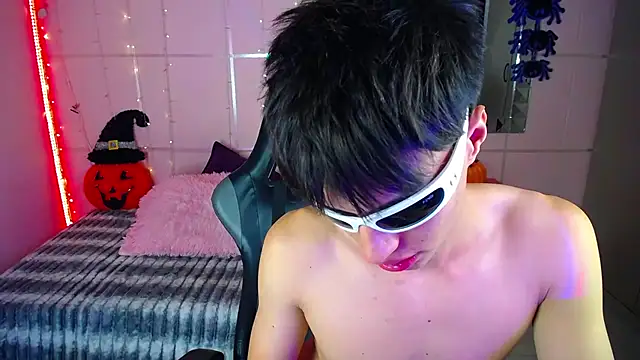 Justin gray  online show from 10/22/25, 09:25