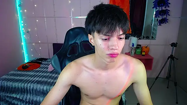 Justin gray  online show from 10/24/25, 09:00