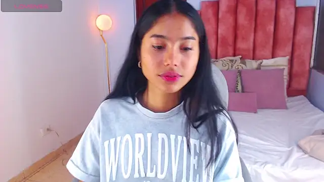 Milaa Star  online show from 10/11/25, 03:39