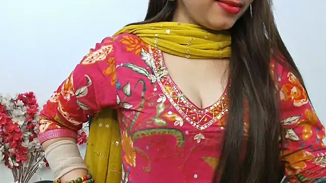 Snapshot of ruby100 chatting on 11/16/25, 06:24 ruby100 online show from 11/16/25, 06:24