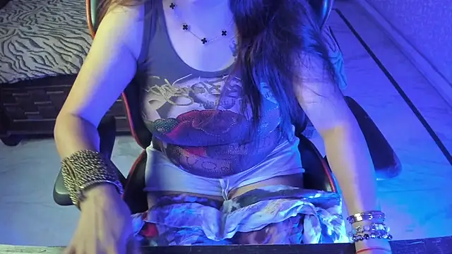 ShylaGill online show from 11/17/25, 02:23
