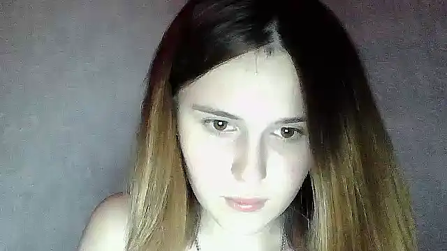 Snapshot of SweetLoraa chatting on 10/19/25, 07:03 SweetLoraa online show from 10/19/25, 07:03