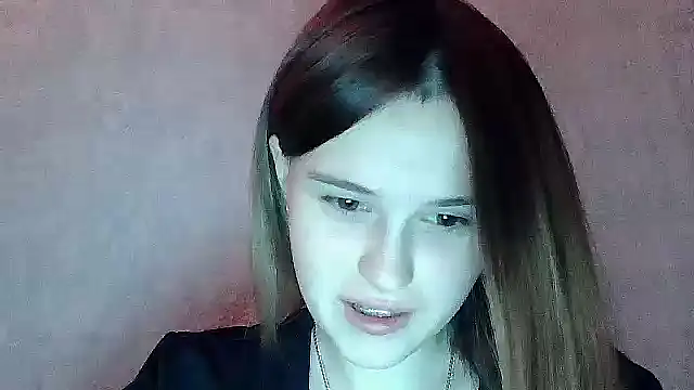 Snapshot of SweetLoraa chatting on 10/20/25, 05:02 SweetLoraa online show from 10/20/25, 05:02